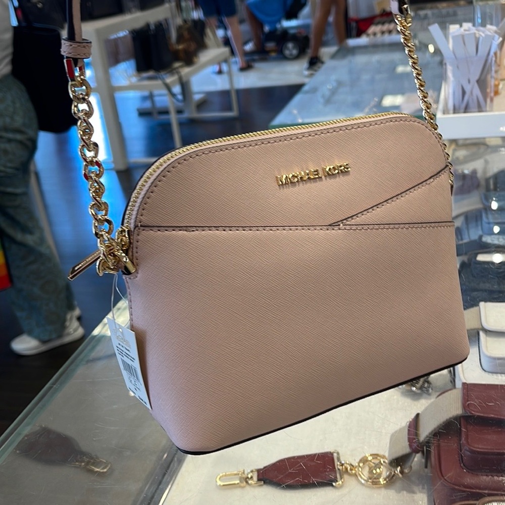 MICHAEL KORS
Jet Set Travel Medium Dome Crossbody Bag
Powder Blush 
NWT